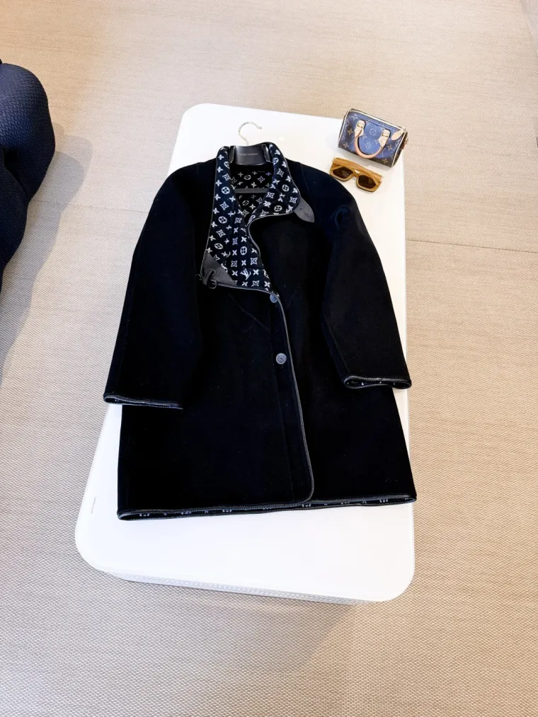 Louis Vuitton Пальто