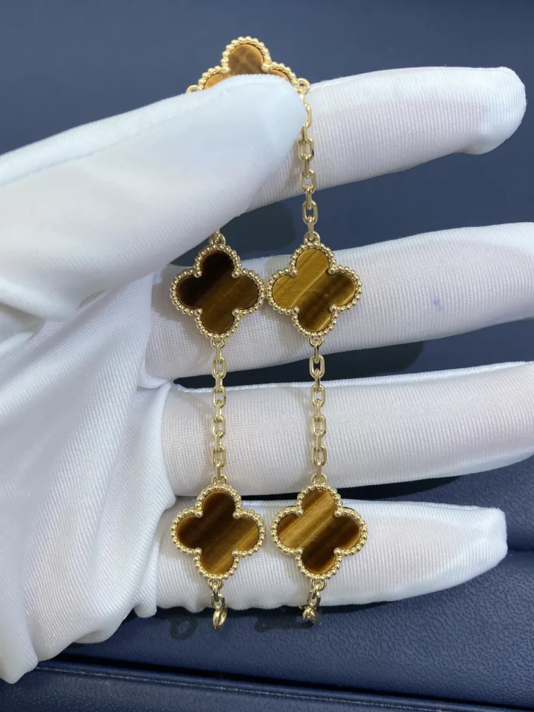 Van Cleef & Arpels Браслет из жёлтого золота с тигровым глазом